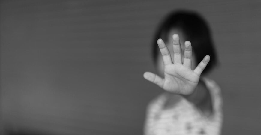 Queensland’i sarsan dijital istismar ağı: 23 bin içerik, yüzlerce çocuk