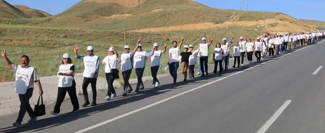 Kayyımı protesto için ‘İradeye saygı yürüyüşü’yle Hakkari’ye yürüyen Hatimoğulları: Sandıktan çıkana saygı duyun