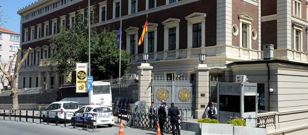 Almanya İstabul Başkonsolosluğu da saldırı tehdidi nedeniyle kapatıldı
