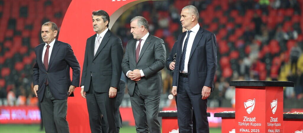 Kupa finalinde TFF Başkanı İbrahim Hacıosmanoğlu’na protesto