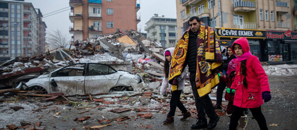 Deprem felaketinde can kaybı 47 bin 975’e yükseldi