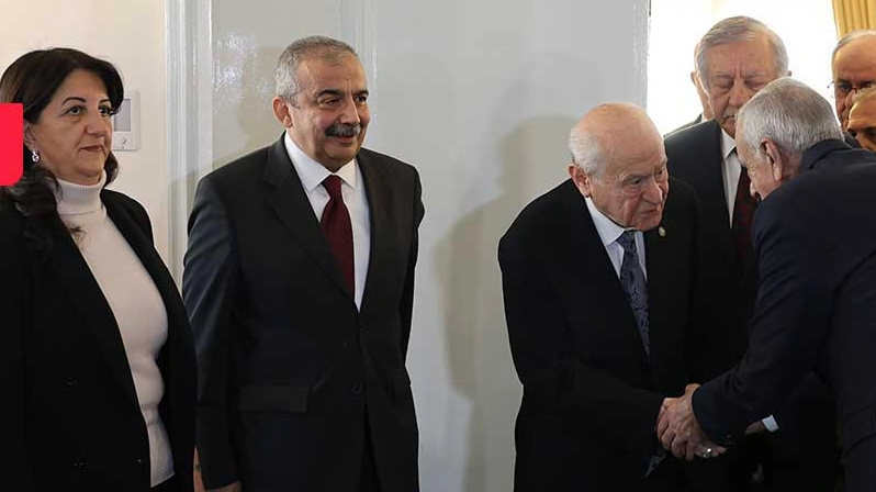 ‘Devlet’in iki yüzlülüğüne tepki gösteren İmamoğlu, ‘Ahmet Türk’ için: “Terör bağı varsa neden devlet protokolüyle karşılıyorsunuz?”