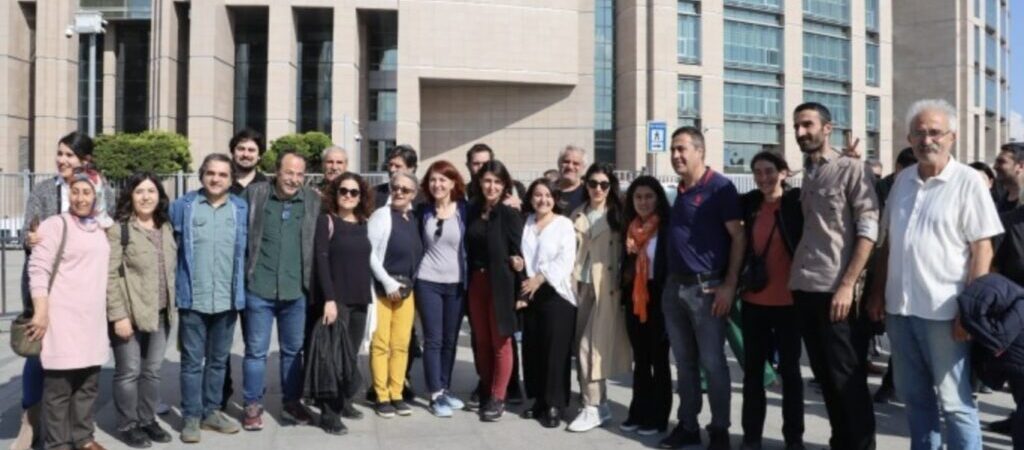 Serbest bırakılan gazeteciler: Korku karşısında geri adım atmayacağız