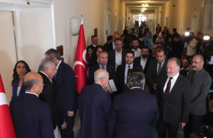 DEM Parti-MHP görüşmesi bitti, Bahçeli heyeti kapıda karşıladı