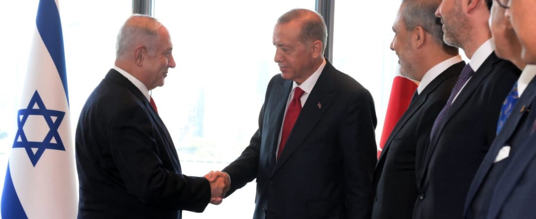 Erdoğan rejiminin iki yüzü: Bayraklar yarıda, ticaret zirvede