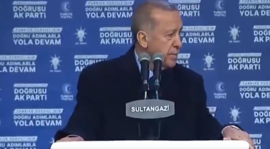 Sinir krizi geçiren Erdoğan, mitingde sessizce söyledikleri mikrofona yansıdı: Yav mahvolduk, küfür ettirmeyin