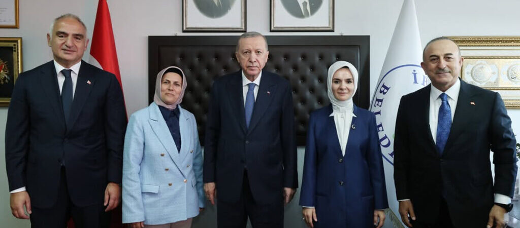 Kartalkaya’daki otel faciasından sonra, Bakan Ersoy ve AKP’li Cumhurbaşkanı Erdoğan’la yan yana