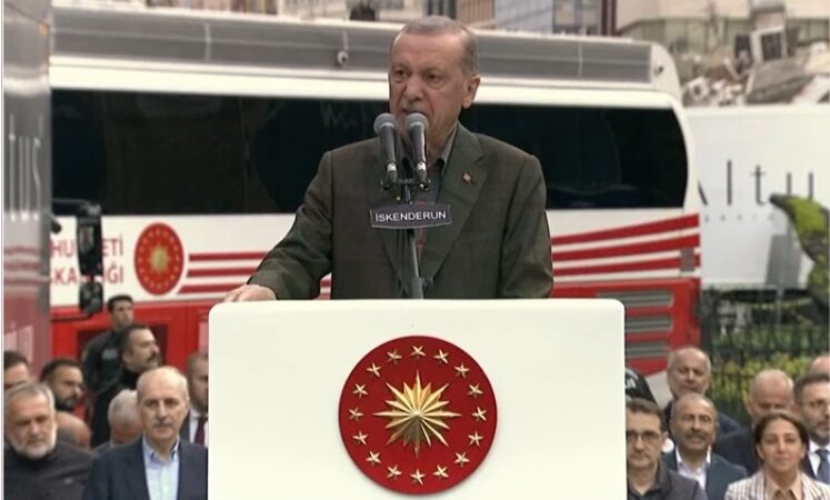 Depremzedeler Erdoğan’ın İskenderun’da temel atma törenini terk etti: ‘Önce paramızı yatırsın’