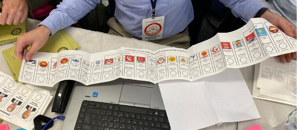 Avustralya’da açılmamış oy pusulalarında AKP mührü çıktı
