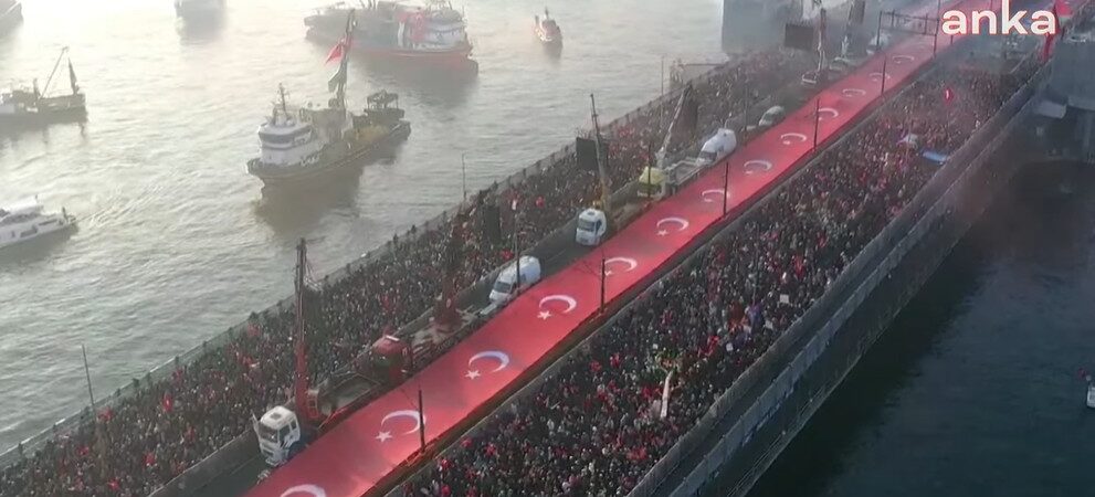 Gazze mitinginde, ‘Siyonist şirketleri korumaktan vazgeçin’ pankartına kelepçe ve gözaltı