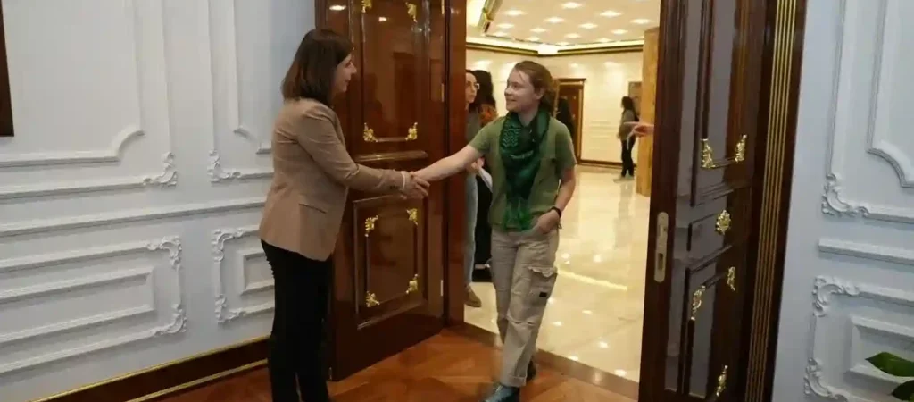 Tanınmış iklim aktivisti Greta Thunberg, Diyarbakır’a geldi, Serra Bucak’ı ziyaret etti