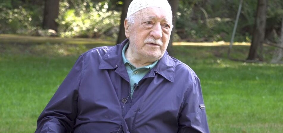 Üstad Bediüzzaman’ın dönemine işaret eden Hocaefendi: Dağılmamak esasen, konsantre olmak lazım