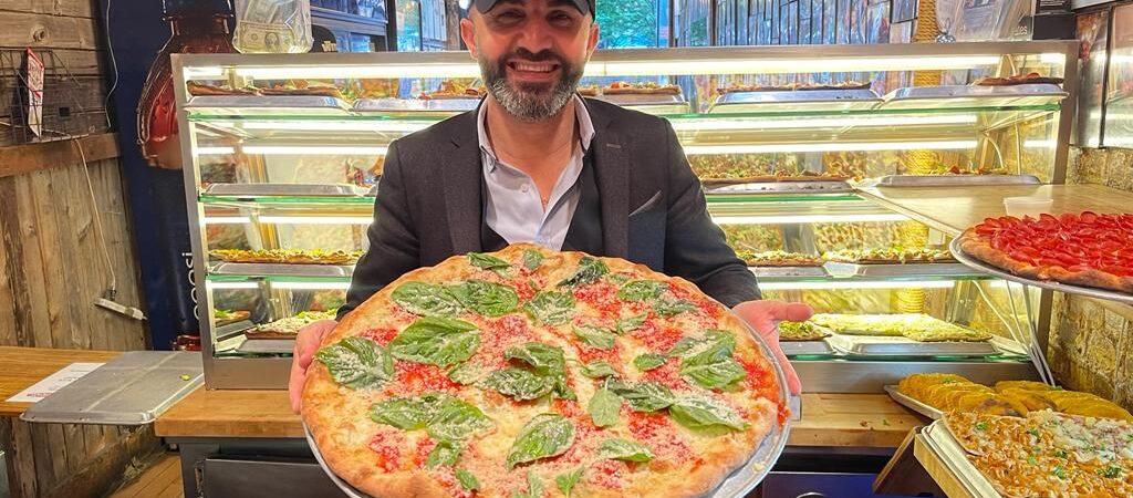 Diyarbakırlı pizzacının kıskandıran başarası:ABD’ye uzanan ve hikayesi belgesel olan Hakkı Akdeniz’e ödül