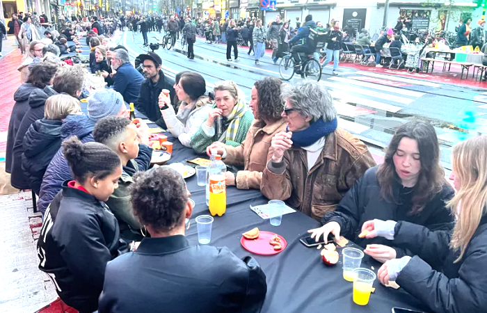 Hizmet Gönüllülerinden Belçika’da 2 kilometrelik sokak iftarı rekoru: Havuz medyası iftardan da yalan haber çıkardı