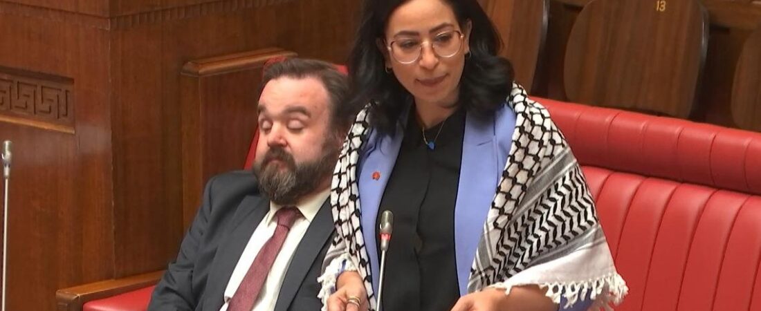 Victoria Eyalet meclisinde kefiye takmak yasaklandı