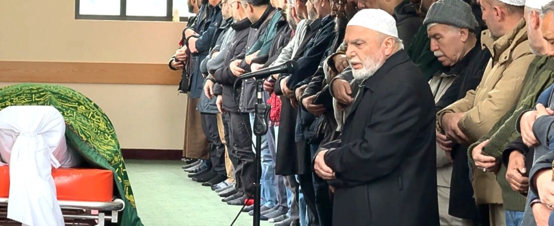 Helallik isteyen kader arkadaşı Suat Yıldırım Hoca, gözyaşlarını tutamadı:Hakka yürüyen hayırsever iş insanı Ali Açıl hicret diyarında defnedildi