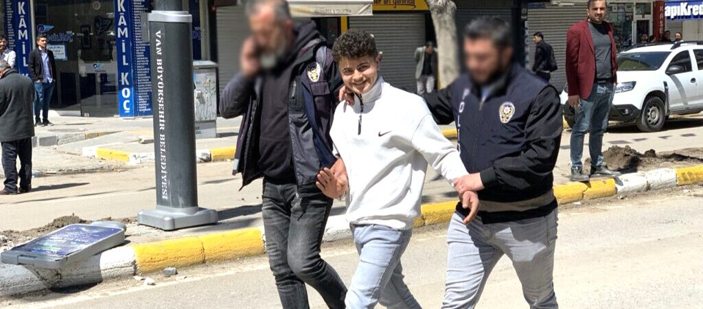 Van YSK protestosunun ‘gülen yüzü’ Muhammet Orhan tutuklandı