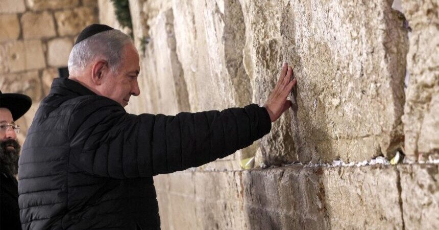 Netanyahu ve binlerce İsrailli, Ağlama Duvarı’na baskın yaptı
