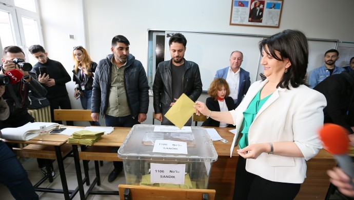 Pervin Buldan, Van’da oyunu kullandı: Bu kötülük düzeninin bugün bitmesi gerekiyor