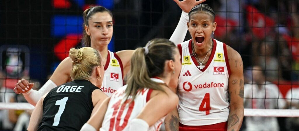 Pes etmediler:İtalya’yı deviren Türkiye Voleybol Takımı, Avrupa Şampiyonu oldu