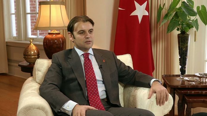 ABD’den sansüre tepki: Masaya yumruğumu vursam değişecek mi?