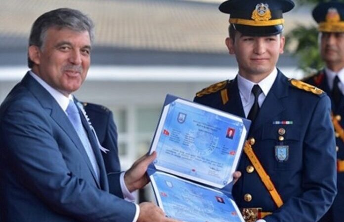 ABD’de ‘yılın pilotu’ seçilen şimdi müebbetle yargılanan Teğmen Baldan duruşmada: “Amerikalılar ayakta alkışladı, törene katılan annemin gözyaşları buna şahit”