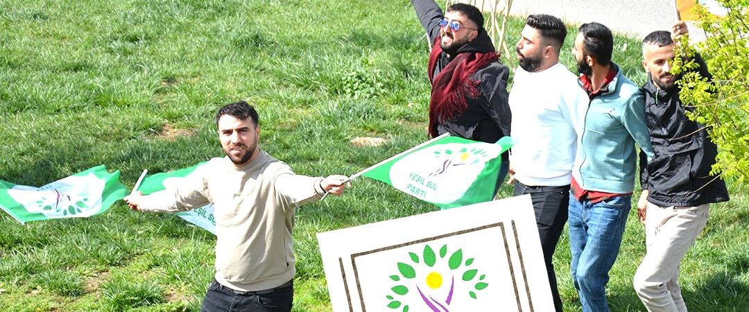 Yeşil Sol Parti’den AKP’li Bekir Bozdağ’a cevap: Şampanya patlatmasını bilmeyiz, biz ampulünüzü patlatmaya geliyoruz