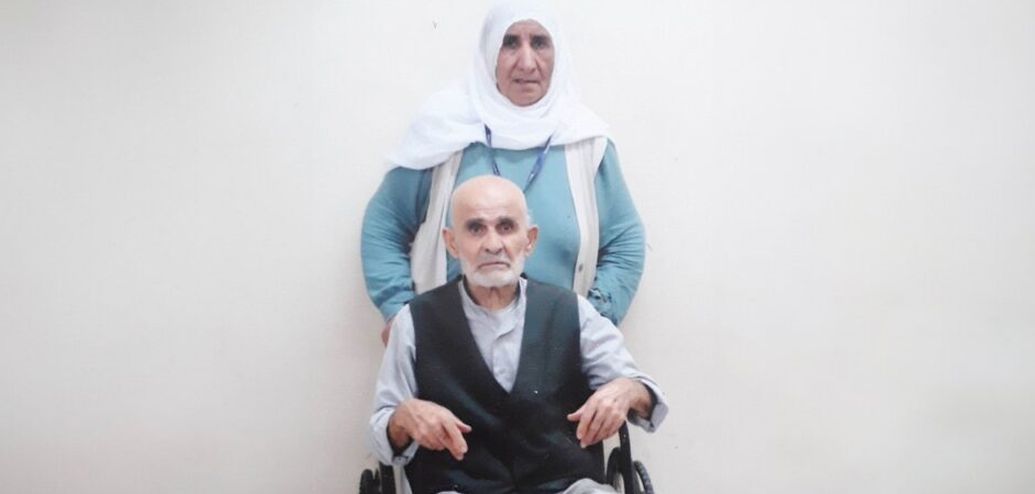 Tekerlekli sandalyeye bağlı 84 yaşındaki mahpus böyle sevk edildi: ‘Dikkat, kaçabilir’