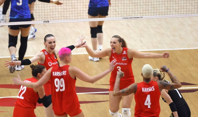 A Milli Kadın Voleybol Takımı tarihinde ilk kez finale yükseldi