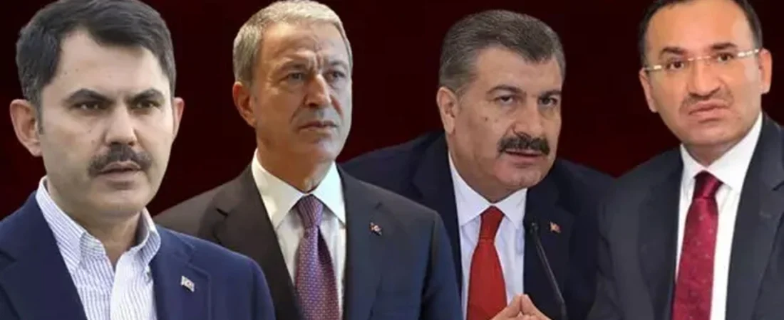 Hukuken bakanlıklar düştü, bakanlar makamları işgal ediyorlar