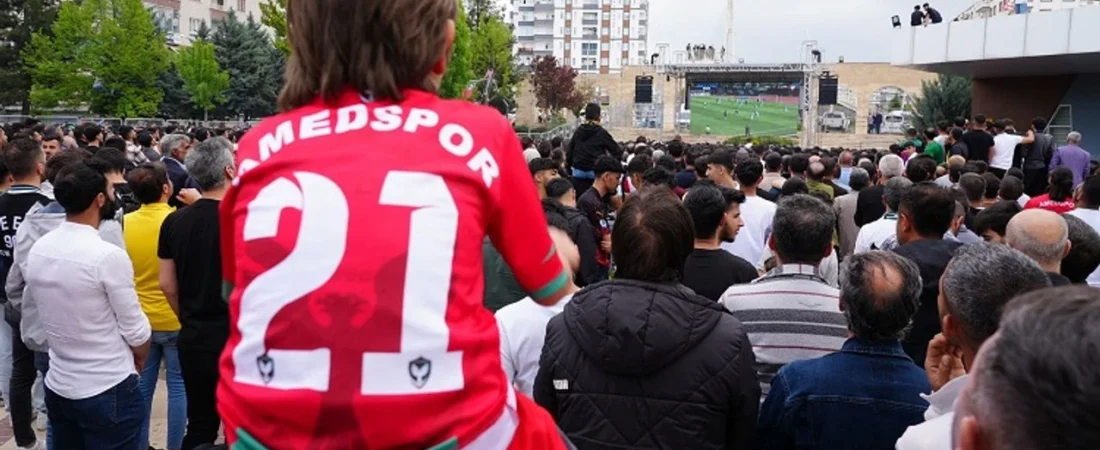 Amedspor şampiyon oldu: Diyarbakırlılar sokağa dökülerek, sevincini kutluyor
