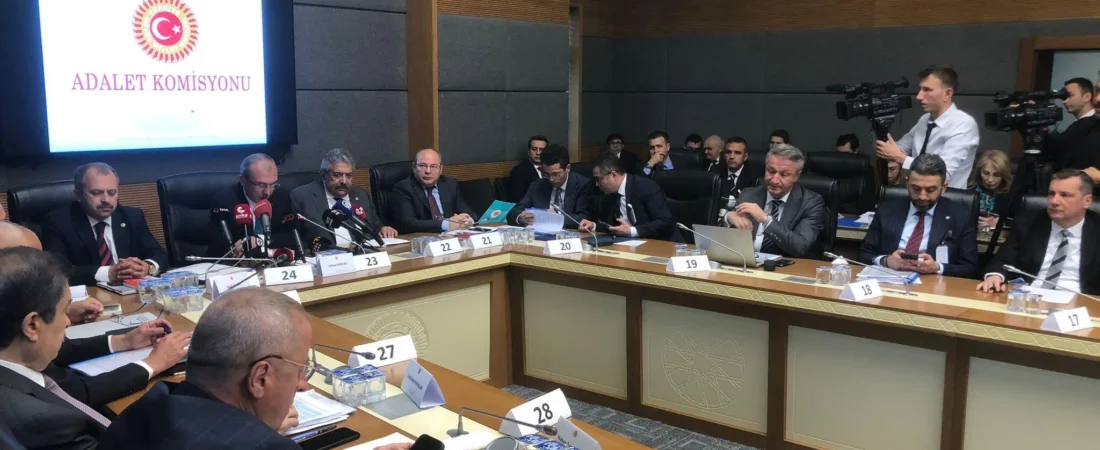 DEM Parti’nin ‘Yargı paketi’ önergesinde CHP çekimser kaldı, AKP-MHP oylarıyla reddedildi