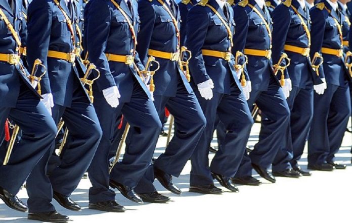 İzmir’de askeri öğrencilere nefret operasyonu: 13 gözaltı
