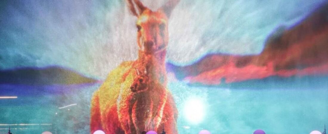 Kanberra’da göl üzerinde Işıklar isimli ışık gösterisinden büyüleyici kareler
