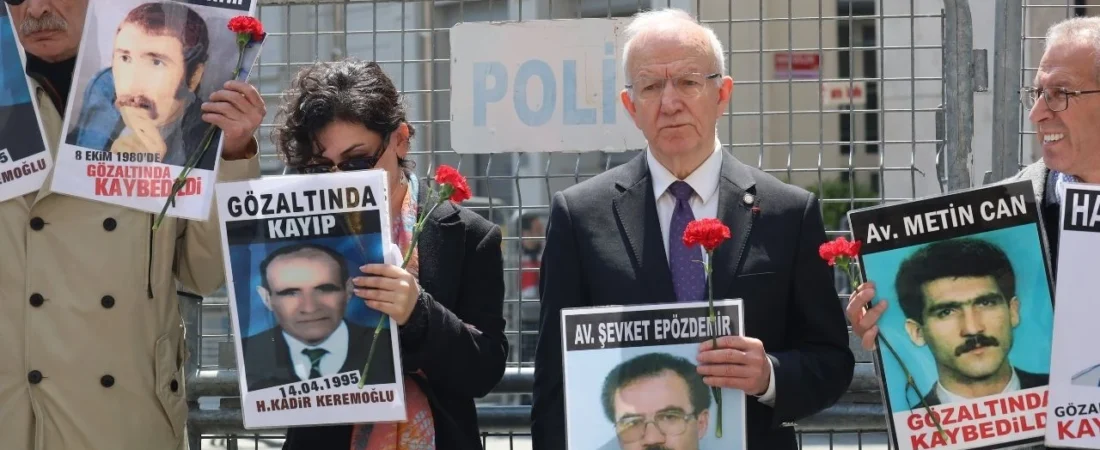 İstanbul Baro Başkanı Prof.Dr. İbrahim Kaboğlu, Cumartesi Anneleri eyleminde: Barışın önkoşulu adalettir