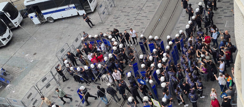 Cumartesi Anneleri ters kelepçeyle gözaltına alındı:Sekiz haftadır engelleniyorlar
