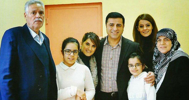 Oğluna hasret giden Tahir Demirtaş toprağa verildi: Cenazede katılmayan Demirtaş, babasının yasını hücrede yaşayacağını söyledi