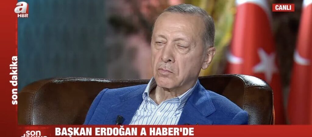 Cumhur İttifakı’nın adayı AKP’li Cumhurbaşkanı Erdoğan, bu kez canlı yayında uyudu