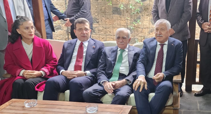Ekrem İmamoğlu’ndan yerine kayyım atanan Ahmet Türk’e destek ziyareti