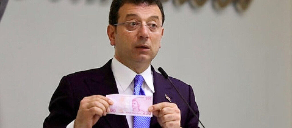 Ekrem İmamoğlu elindeki 200 TL ile ‘çöküşü’ anlattı: 130 dolar alıyordu, şimdi 6 dolar