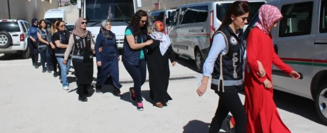 AKP Bakanı Ali Yerlikaya Ramazan günü hayırseverlere yaptığı operasyonlarla övündü