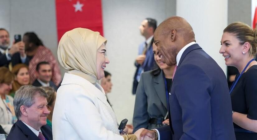 AKP hükümetinden rüşvet almakla suçlanıyor: New York Belediye Başkanı hakkındaki iddianame açıklandı