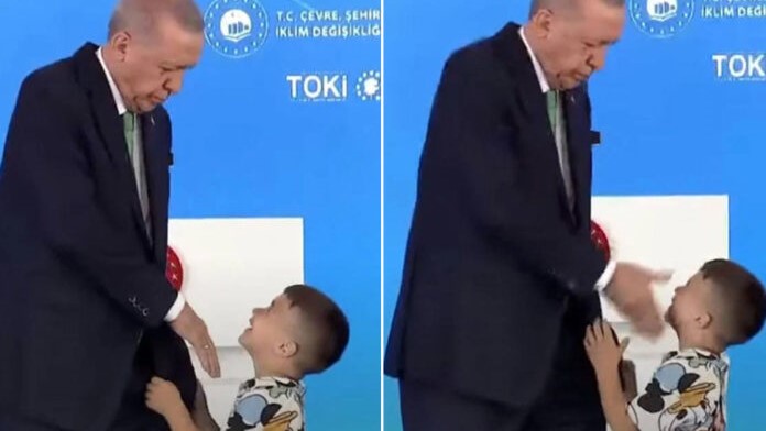 Erdoğan törende elini öpmeyen 5 yaşlarındaki çocuğa tokat attı