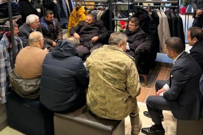 Vali Memiş, fotoğrafı savundu: Devlet adamlığını sizden mi öğreneceğiz?