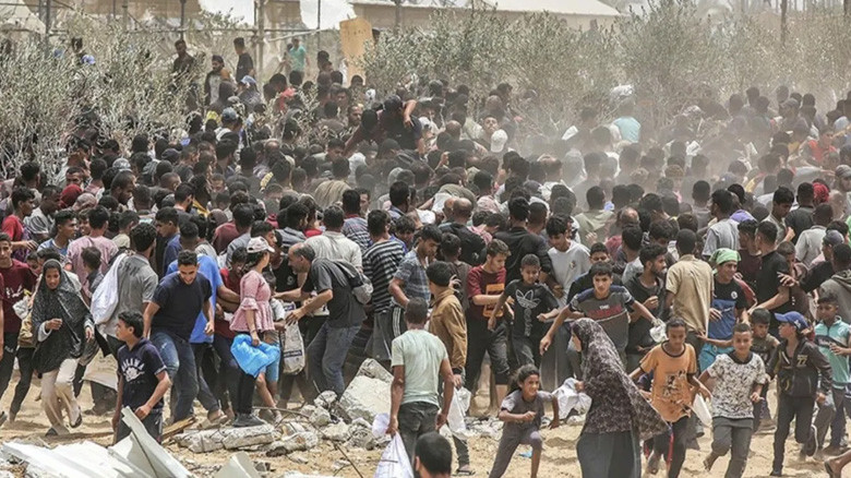 İsrail, insani yardım bekleyen sivillere ateş açtı: En az 25 Filistinli katledildi