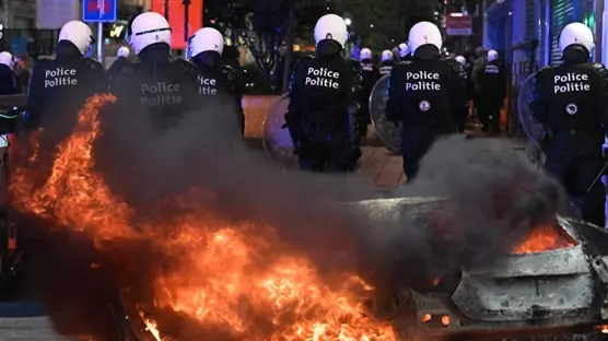 Bilanço ağırlaşıyor; Şanzelize Caddesi tahliye edildi