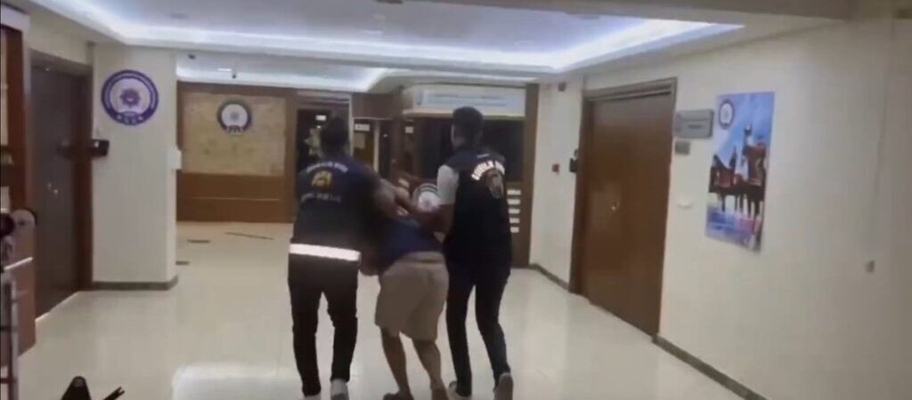 Atatürk’e ve CHP seçmenine küfür eden Burak Keleş gözaltına alındı