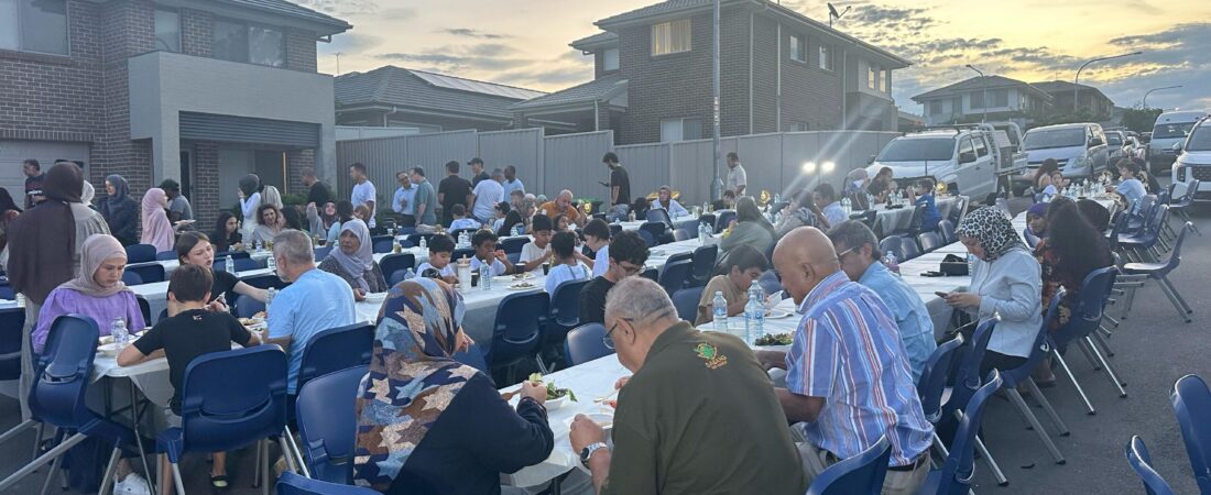 Sydney’de ‘Komşularla iftar sofrası’ndan anlamlı mesajlar: “Hocaefendi’nin tavsiyeleriyle ‘yabancılarla iftar’ geleneğini sonraki nesillere taşıyacağız”