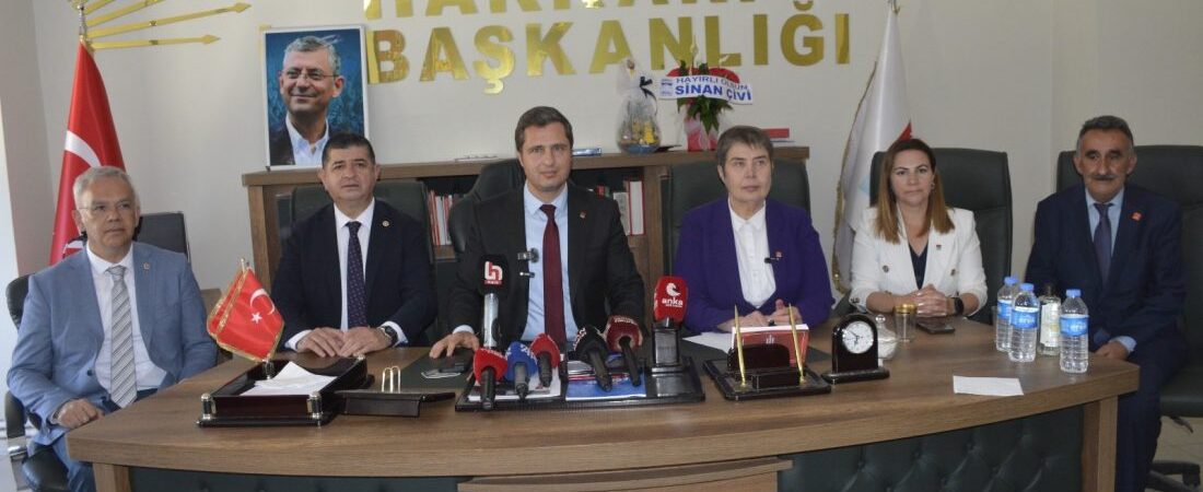 CHP heyeti Hakkari’de: Dün Van’da olduğu gibi bugün de kayyumlara karşıyız