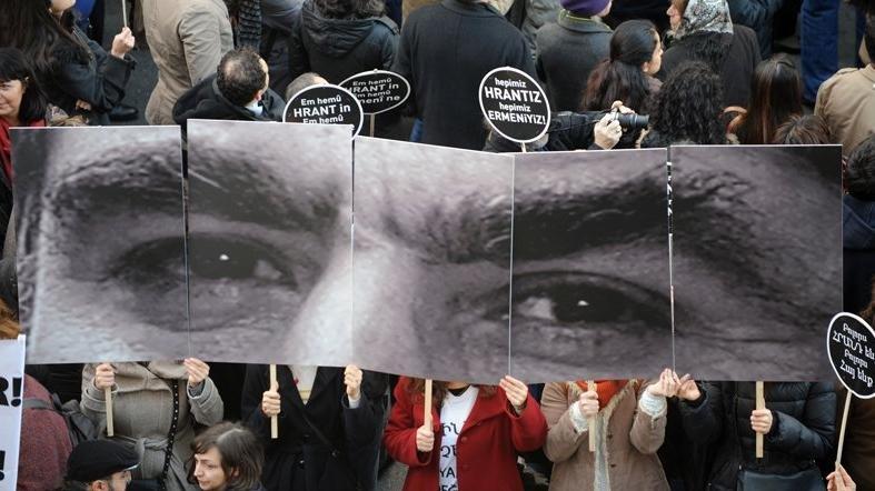 Hrant Dink, 18 yıl önce katledildiği yerde anılıyor